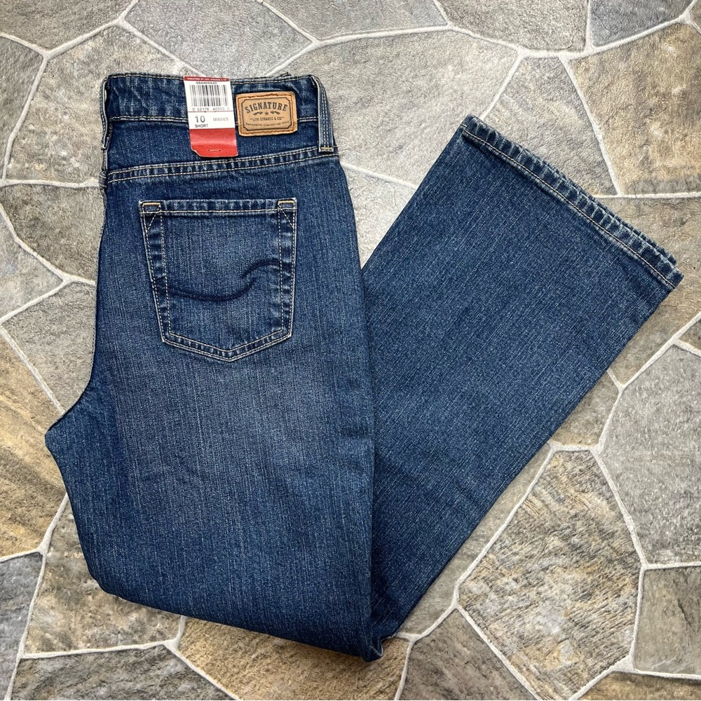 Signature by Levi Strauss Misses Mid Rise Short Bootcut Jeans